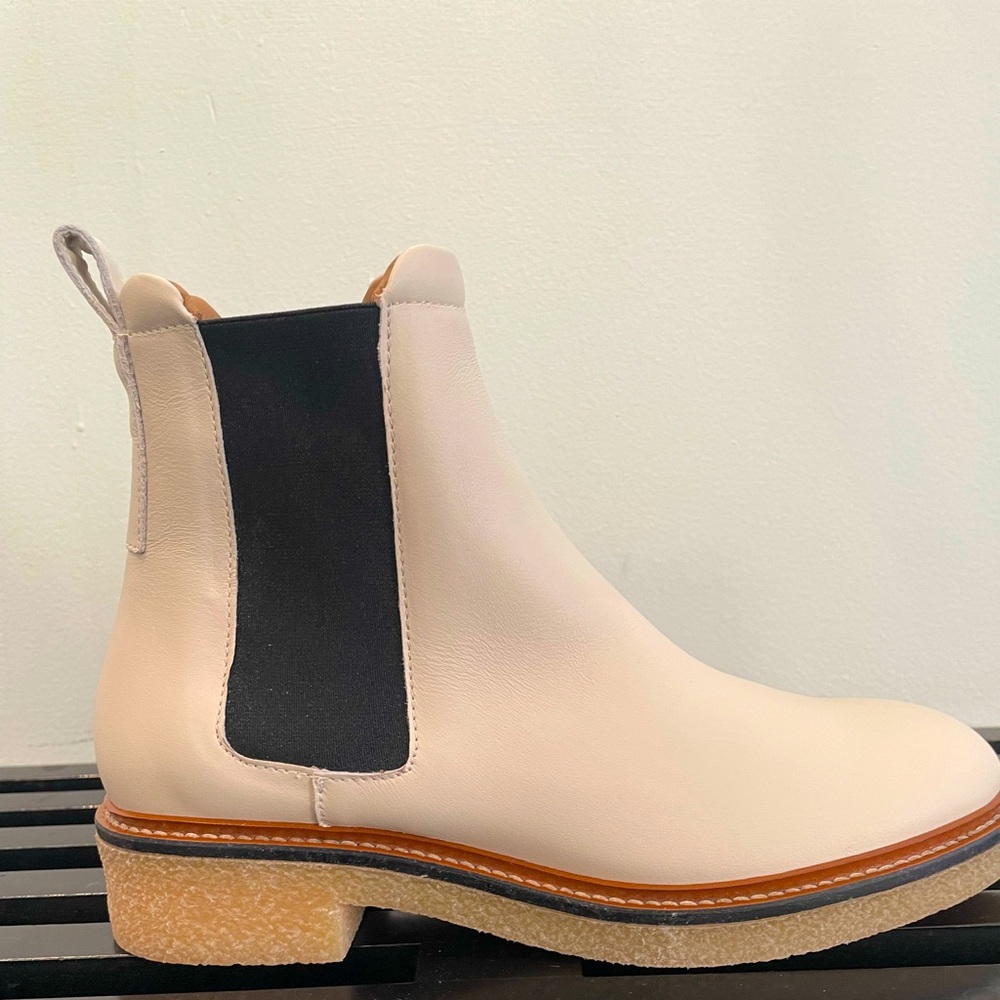 Everlane Chelsea Boot